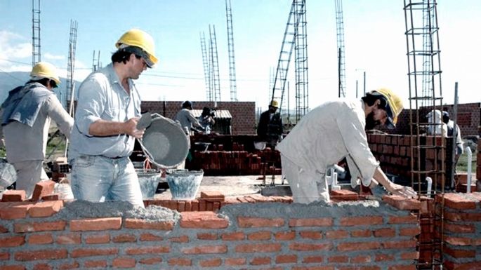 En abril volvieron a caer con fuerza la actividad fabril y la construcción