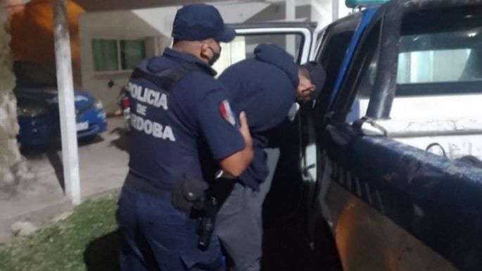 Lo engancharon tratando de abrir puertas de autos cerca de la Terminal
