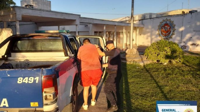 Había robado una moto y dos televisores luego de escalar por casas vecinas en el Parque Norte