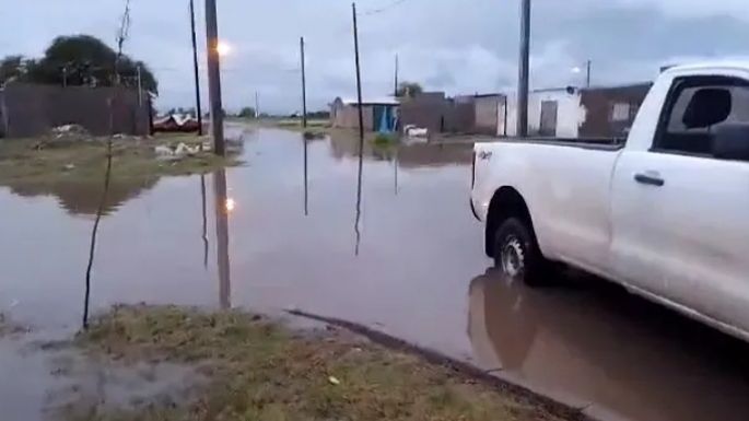 [Video] Un clásico: lluvia, anegamientos de calles y cortes de luz