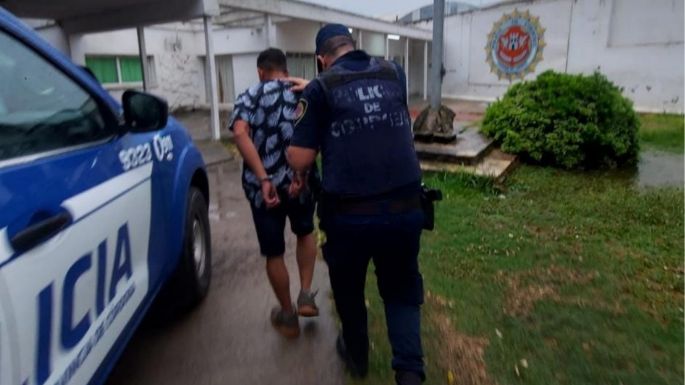 Quiso entrar a una casa rompiendo un vidrio de la puerta pero un vecino dio aviso a la policía