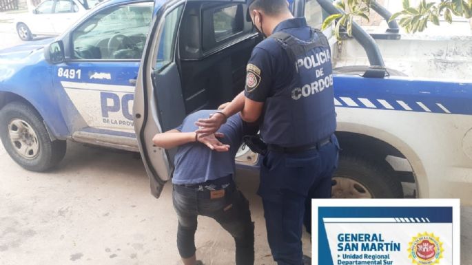 Un joven en estado de ebriedad o intoxicación molestó a una chica de 23 años y fue detenido
