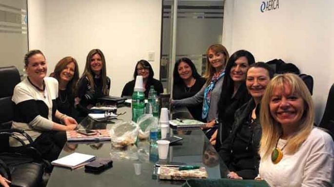 Hay mujeres que eligen conmemorar su día con “vinos, quesos, arte y cultura”