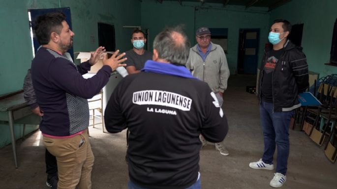 Marcos Bovo entregó un aporte económico al Club Unión Lagunense