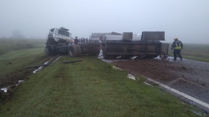 Impactante accidente entre camiones en la ruta 158