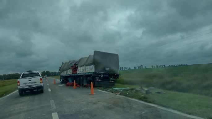 Impactante accidente entre camiones en la ruta 158