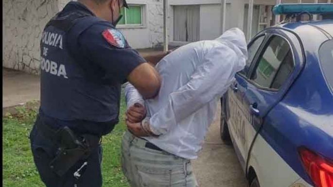 Fue arrestado por no acatar la restricción de acercamiento