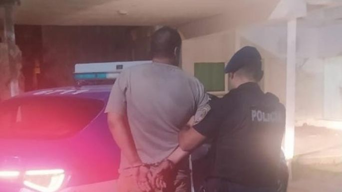 En el 8M, lo detuvieron por violar una orden de restricción