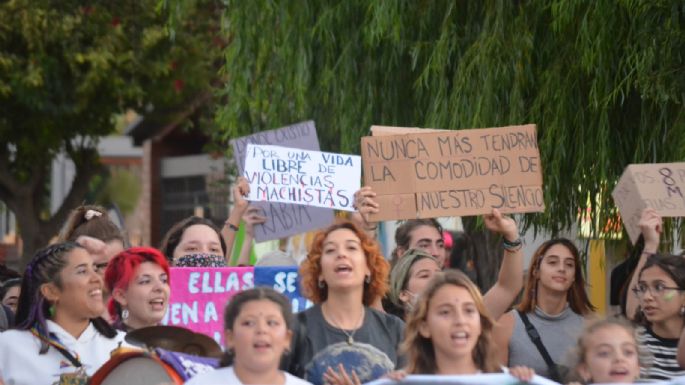 Multitudinaria marcha por el #8M en Villa María y Villa Nueva