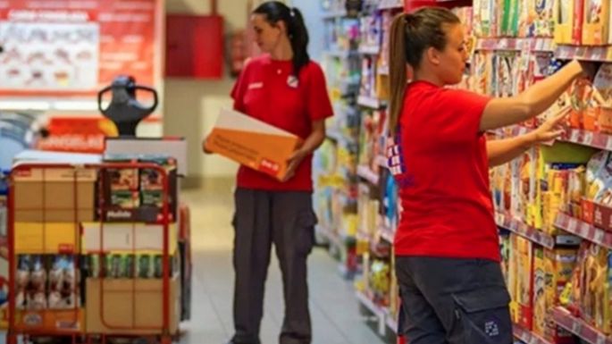 Prevé un esquema de aumentos para  el salario mínimo similar al de 2021