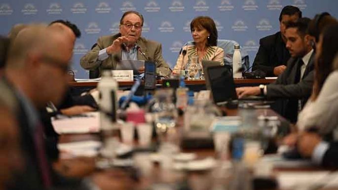 Empresarios a favor y varias voces en contra