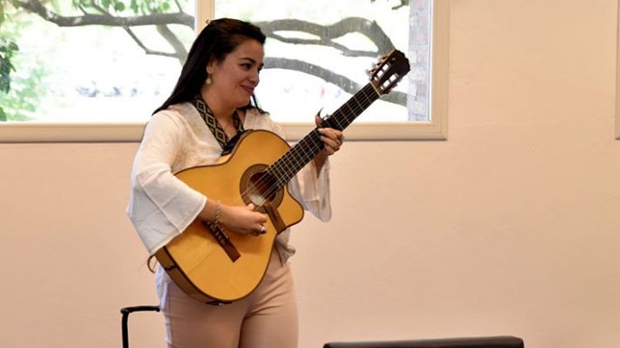 Araceli, feliz, se recibió payando