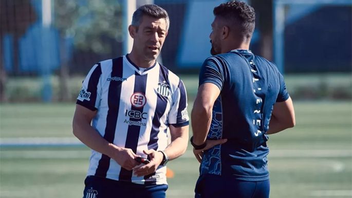 Debuta Caixinha en la T