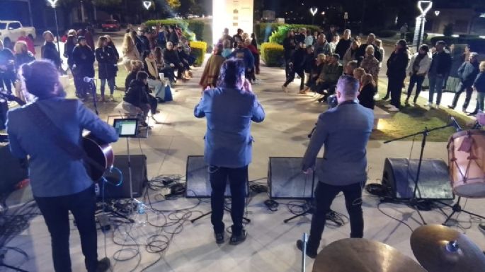 AHORA - Se desarrolla la vigilia en el Monumento Héroes