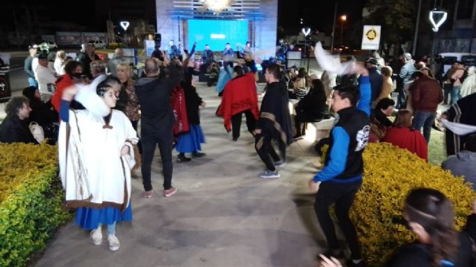 AHORA - Se desarrolla la vigilia en el Monumento Héroes