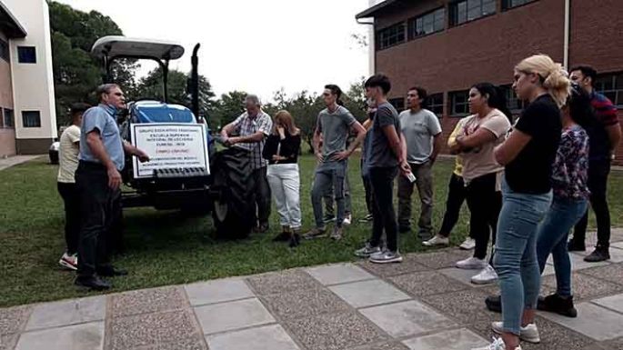 Compraron el tractor,  “alma madre” de la  fuerza del campo