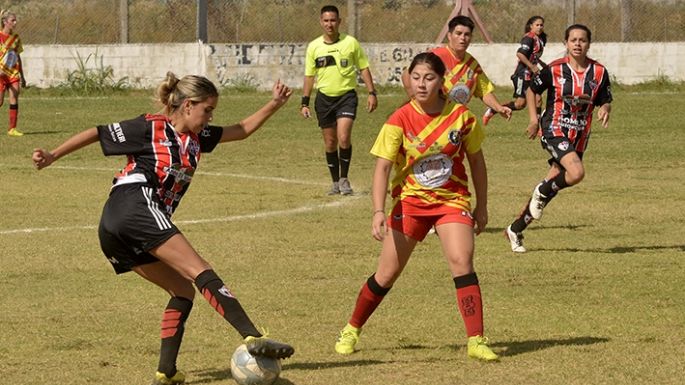 Las Leonas se quedaron con el clásico villanovense y la punta