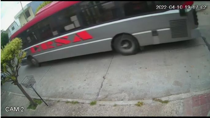 Un niño hurtó un colectivo en marcha y lo condujo por más de 30 cuadras