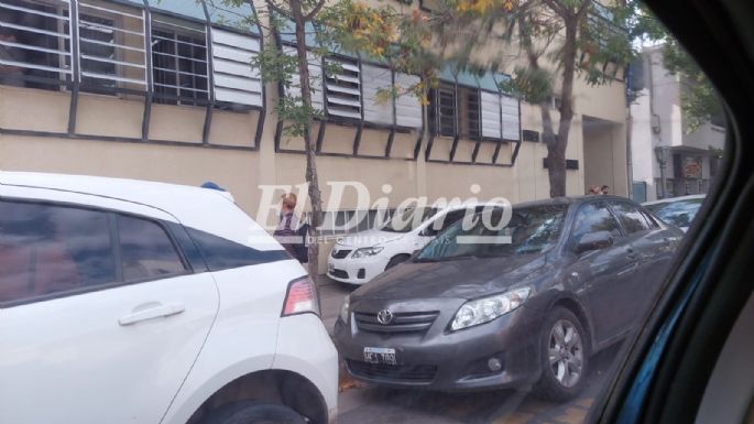 AHORA - Un auto colisionó frente a EPEC