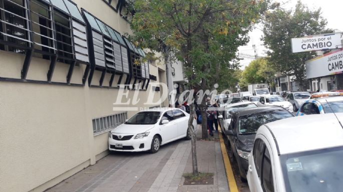 AHORA - Un auto colisionó frente a EPEC