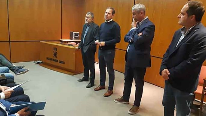 Gill, junto a 40 intendentes por el “Casa propia” en Córdoba