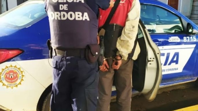 Un joven detenido por herir a un hombre con un arma blanca
