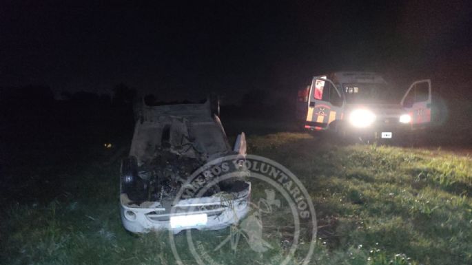Un auto volcó en solitario en ruta 9: no hubo heridos