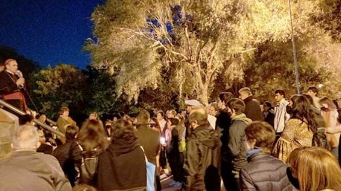 Todas las parroquias se unieron para hacer juntas el Vía Crucis