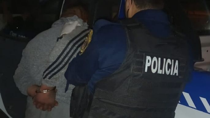 Amenazó a su pareja con un cuchillo de cocina y luego se escabulló de la policía