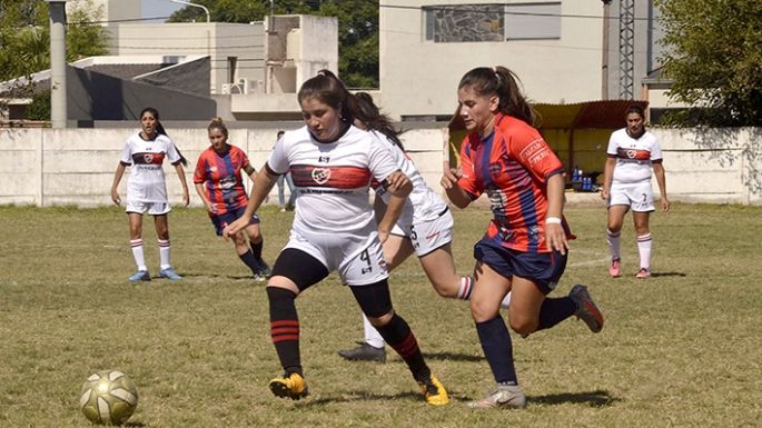 Son dos escoltas a la caza de las Leonas