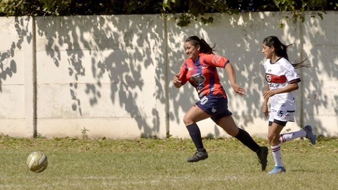 Son dos escoltas a la caza de las Leonas