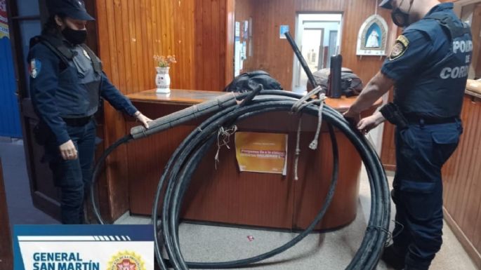 Dos detenidos por robar tendido de cable de telefonía