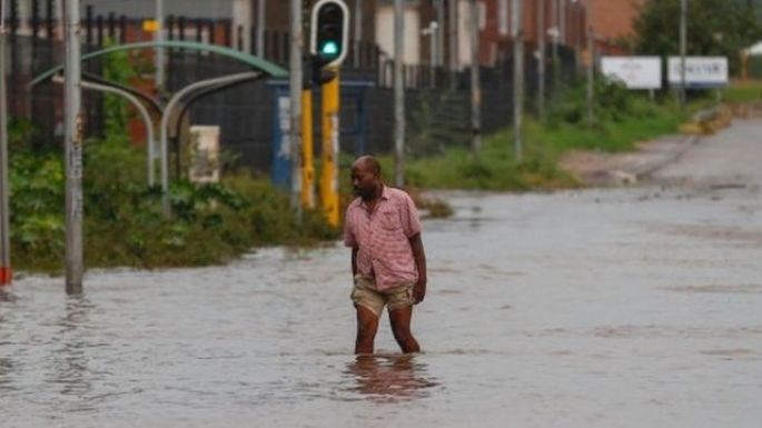 Ascienden a 443 los muertos por las inundaciones de Sudáfrica