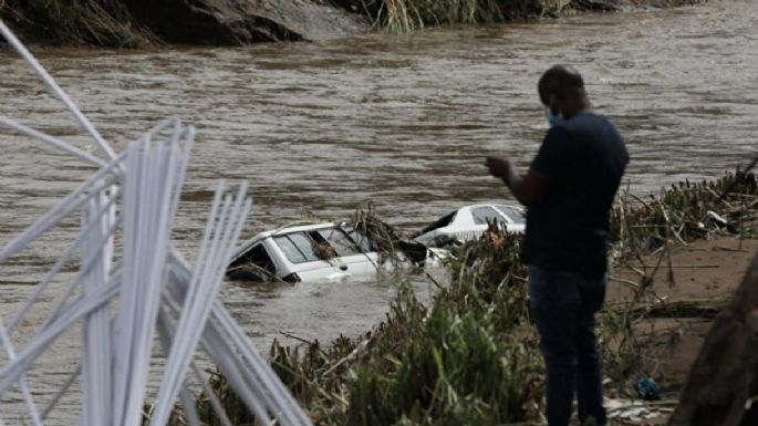 Suben a 448 los muertos por las inundaciones en Sudáfrica