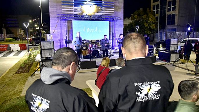 “Señores héroes, los honramos”