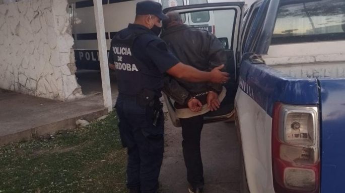 Lo arrestaron por portar una réplica de un arma