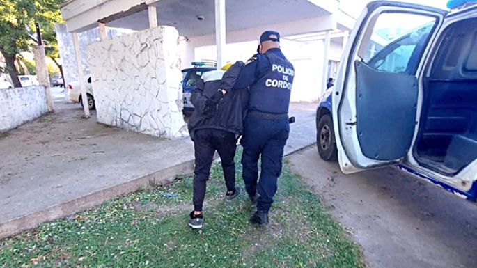 Estaba insultando a gente y lo detuvieron