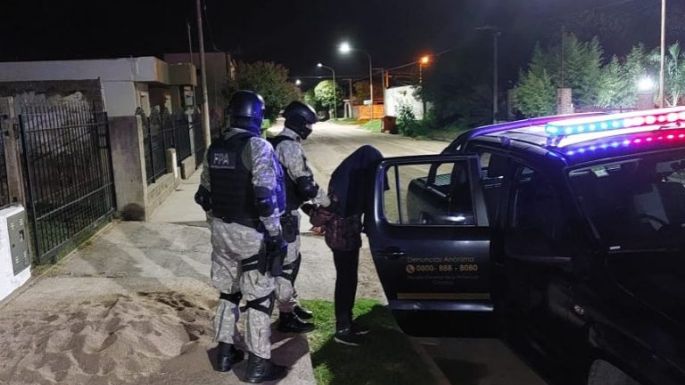 Desbarataron dos puntos de venta de drogas en Oliva: hay cuatro detenidos