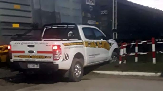 Chocaron tres motos, una bicicleta, dos autos y, una camioneta y un tren