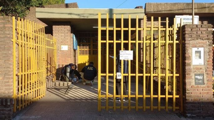 Dejaron una amenaza y 46 vainas servidas en una escuela de Rosario