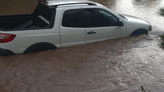Fuerte tormenta con granizo en Río Segundo