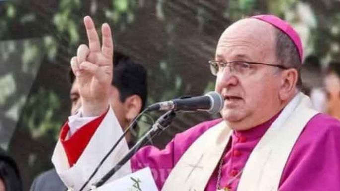 Acusaron al arzobispo por violencia de género