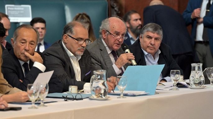 El proyecto que propone pagar la deuda con dinero fugado pasó a la firma