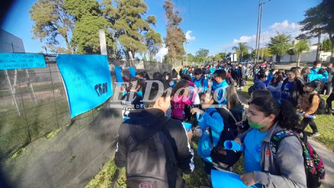 Alumnos de las escuelas PROA reclaman que culminen las obras y poder estudiar