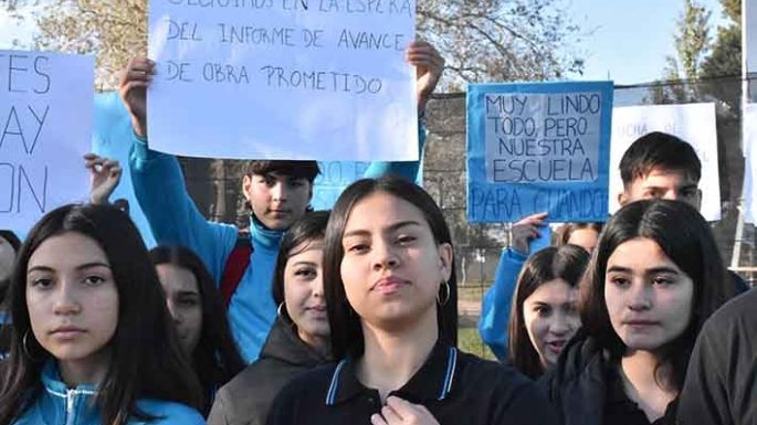 Los estudiantes reclamaron por las escuelas prometidas