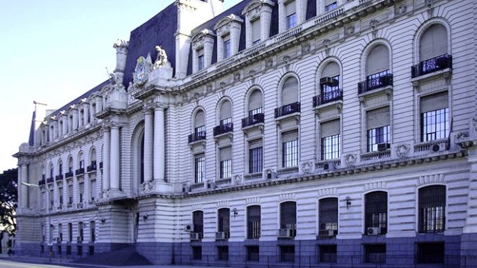La titular de Aduana denunciada por supuestos sobornos