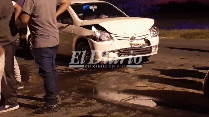 Chocó de atrás a un auto que esperaba en el semáforo