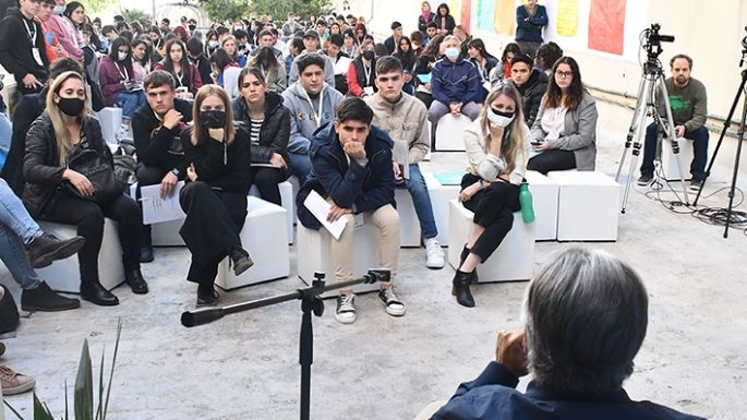 Un centenar de adolescentes para discutir las problemáticas