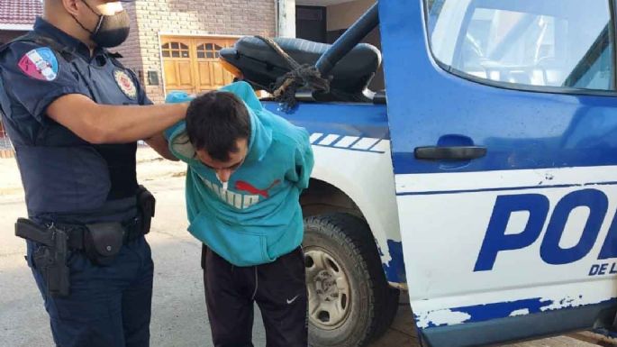 Robó la cartera a una mujer, le falló la moto en que andaba y fue detenido por un policía de franco