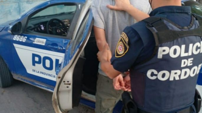 Un hombre intentó robar bebidas alcohólicas de un quiosco y terminó detenido